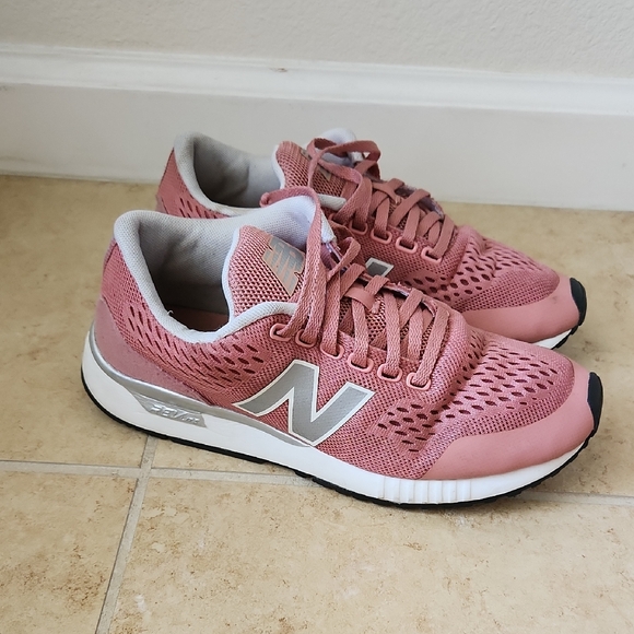 New Balance Pink and Silver Sneakers with Mesh Upper Sz 6.5 Pink Trainers Trend - Picture 1 of 15